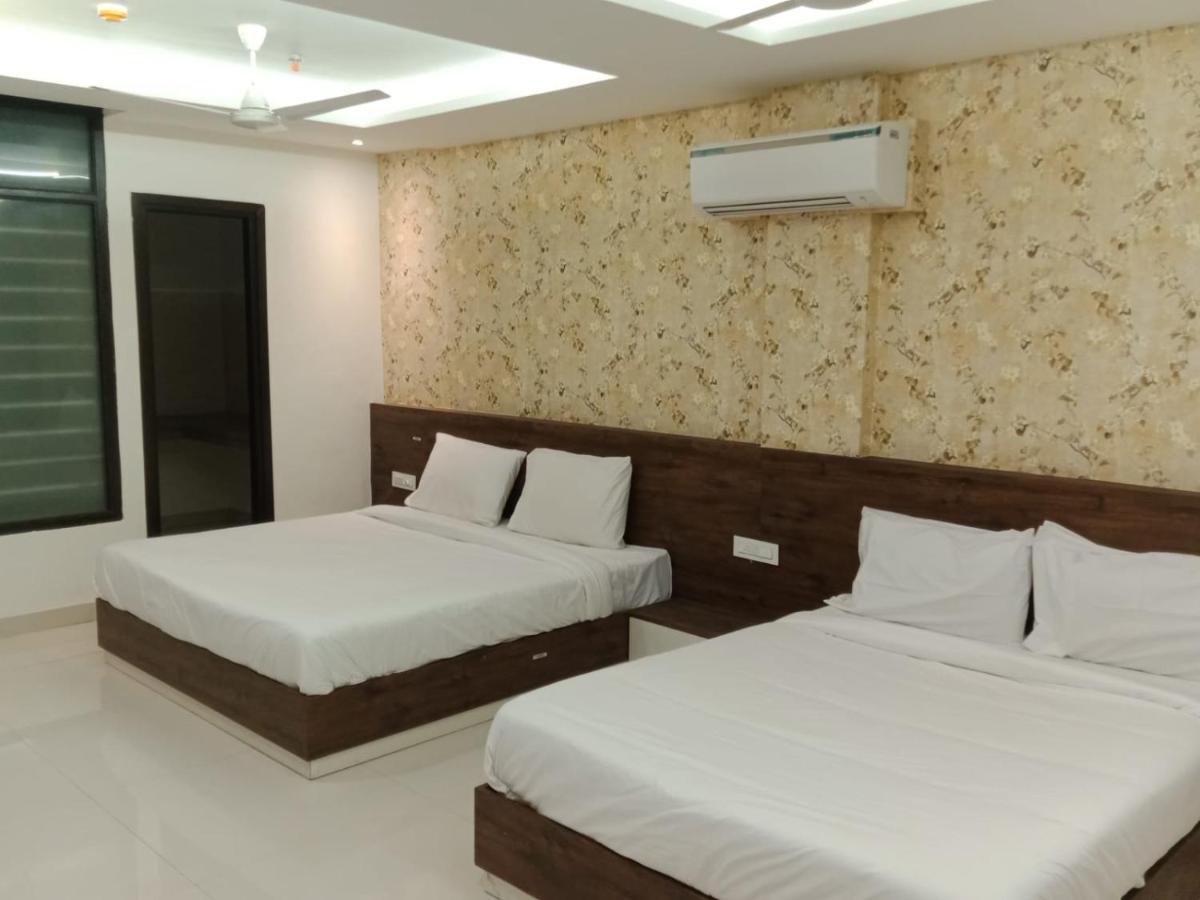 Hotel Golden Leaf Mohali Buitenkant foto