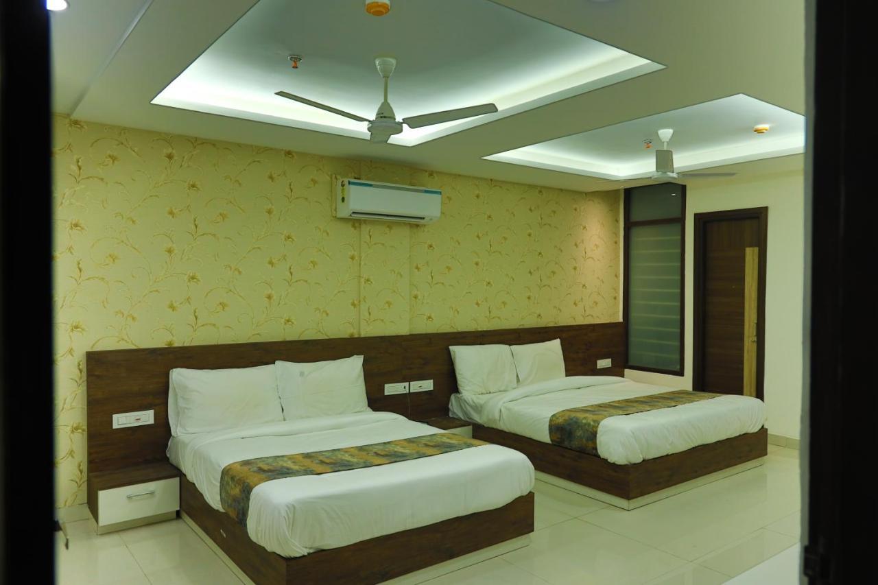 Hotel Golden Leaf Mohali Buitenkant foto